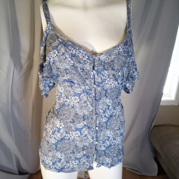 Denver Hayes Blue and White Floral Top - Picture 1 of 2